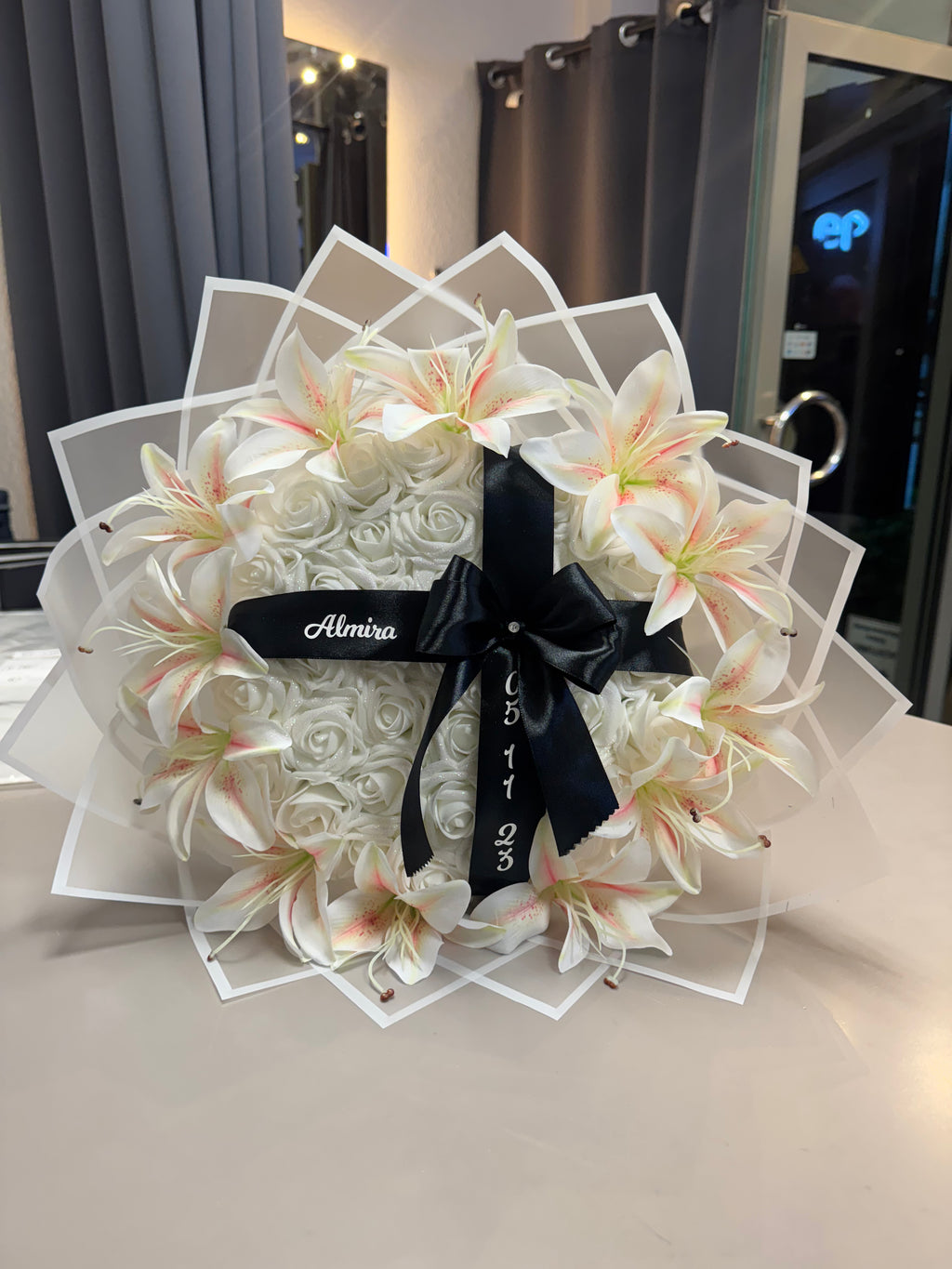 Weiße Rosen X Lilien Kombi