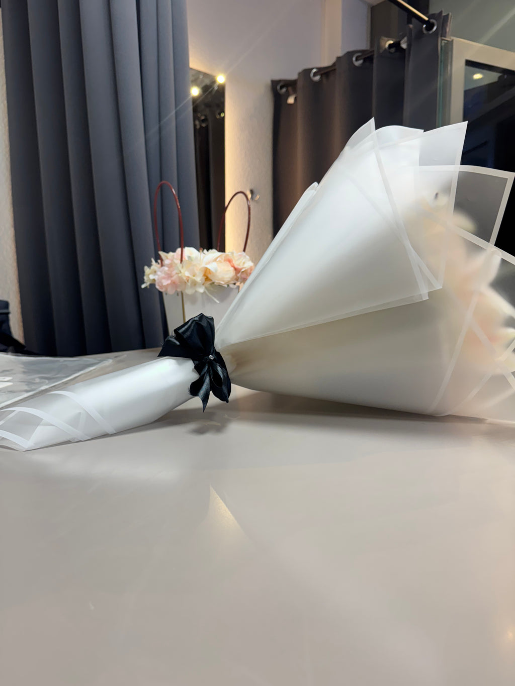 Weiße Rosen X Lilien Kombi